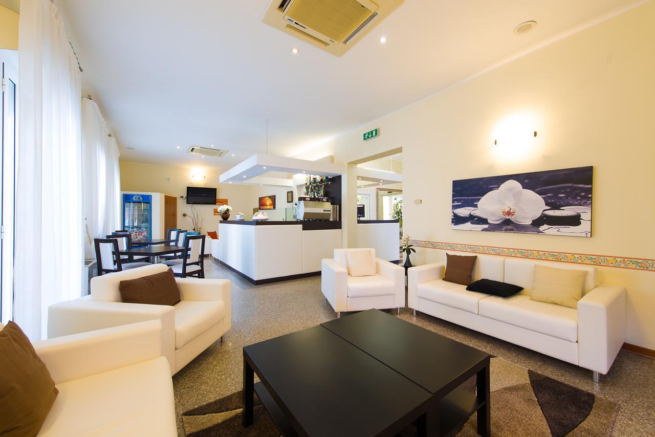 Hotel Galassia ริมินี ภายนอก รูปภาพ